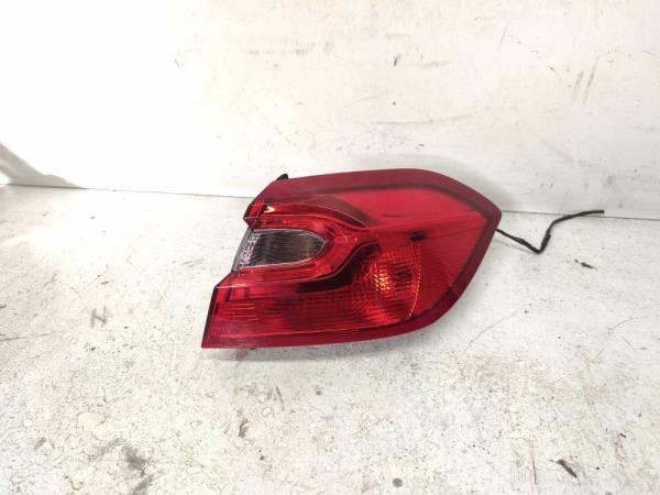 FEU ARRIERE DROIT FORD - Vue 1